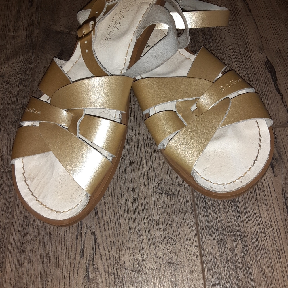 Saltwater sandals